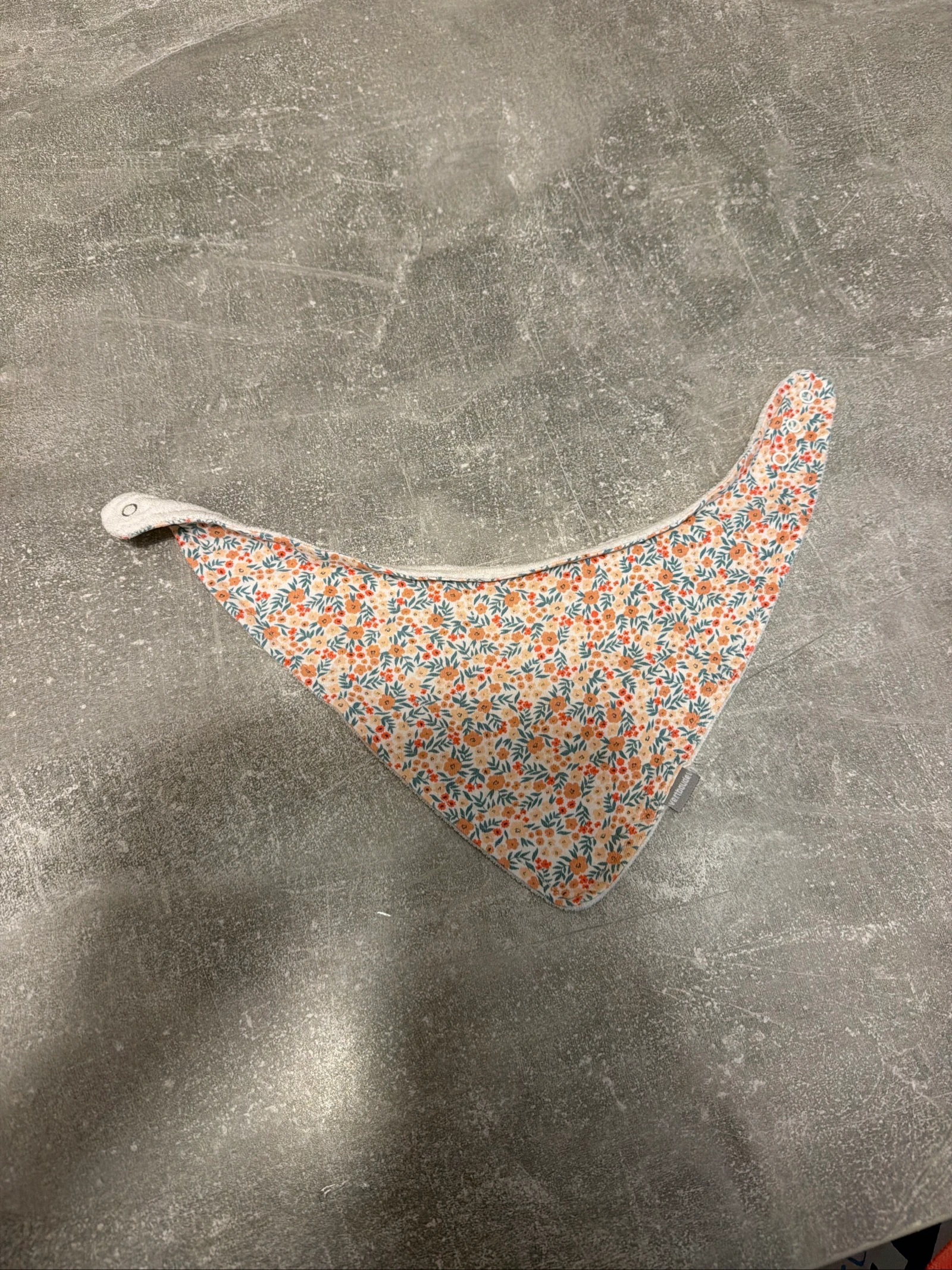 Bavoir fleuri vertbaudet très bon état 
